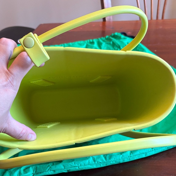 Bottega Veneta NWOT Intrecciato Acro Mini Lime Green Rubber Satchel Tote Bag - Picture 7 of 7